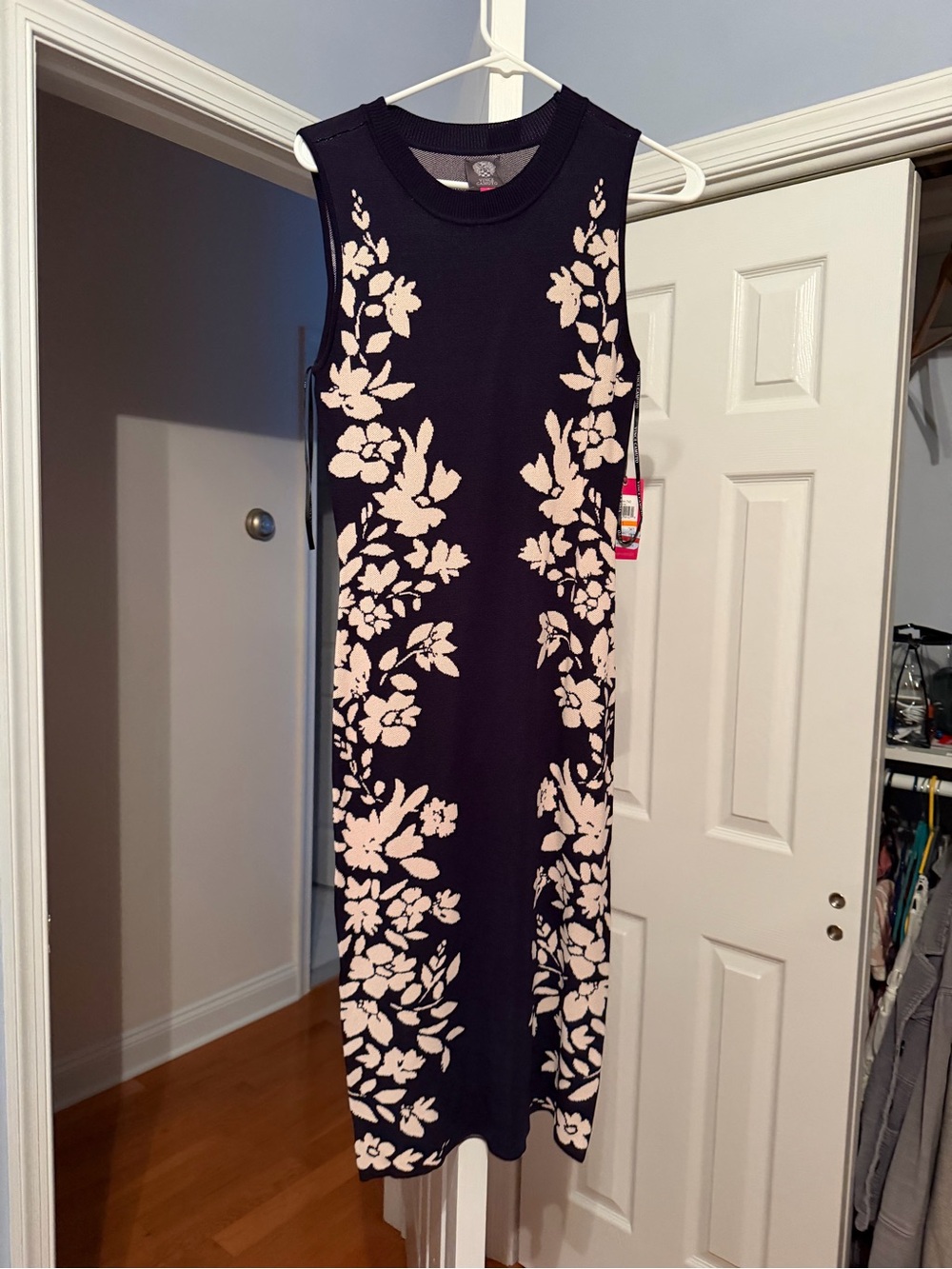 Vince camuto Sleeveless Navy Dress with Blush Floral Print size S NWT